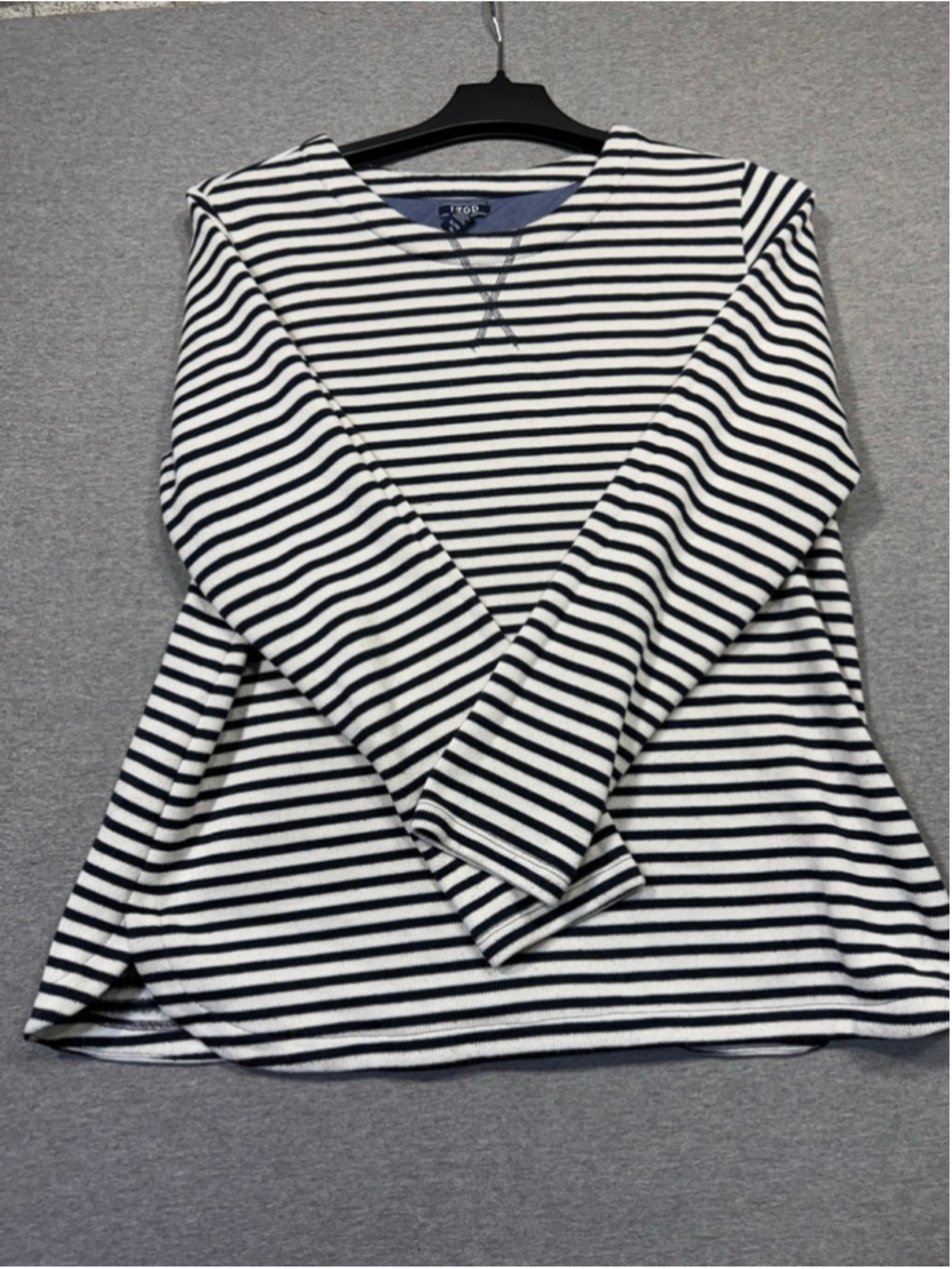Women’s IZOD Crewneck Sweater XL White and Navy Striped